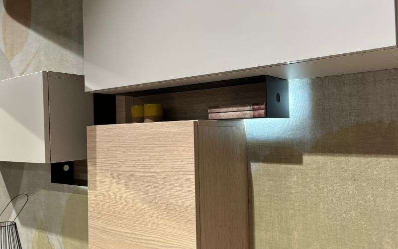 detail wandregal mit led